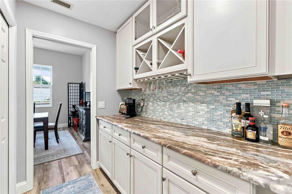 Image 18 of property listing at 4623 4TH AVENUE E, Bradenton, FL 34208