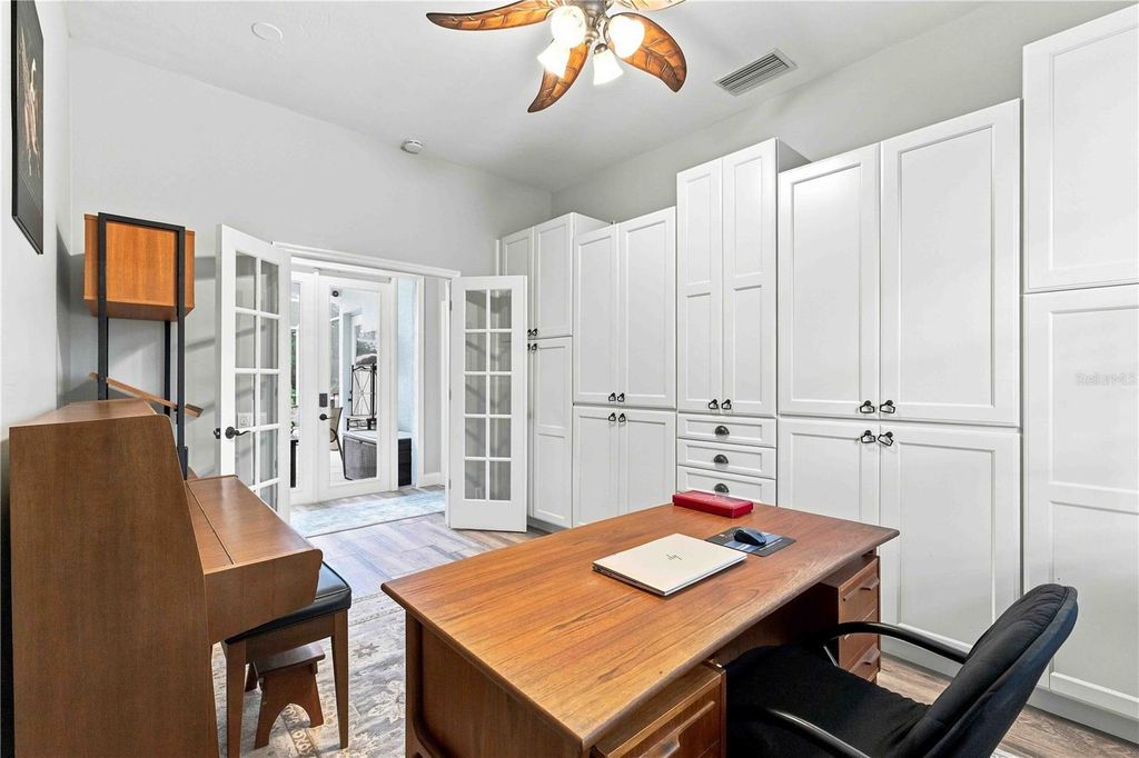 Image 22 of property listing at 4623 4TH AVENUE E, Bradenton, FL 34208
