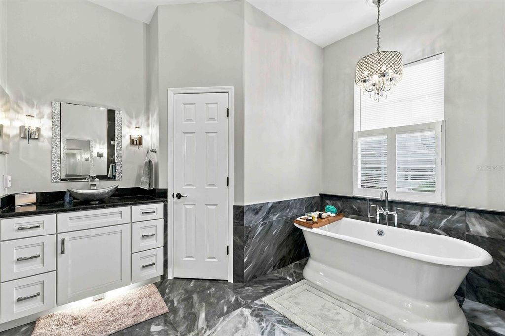 Image 27 of property listing at 4623 4TH AVENUE E, Bradenton, FL 34208