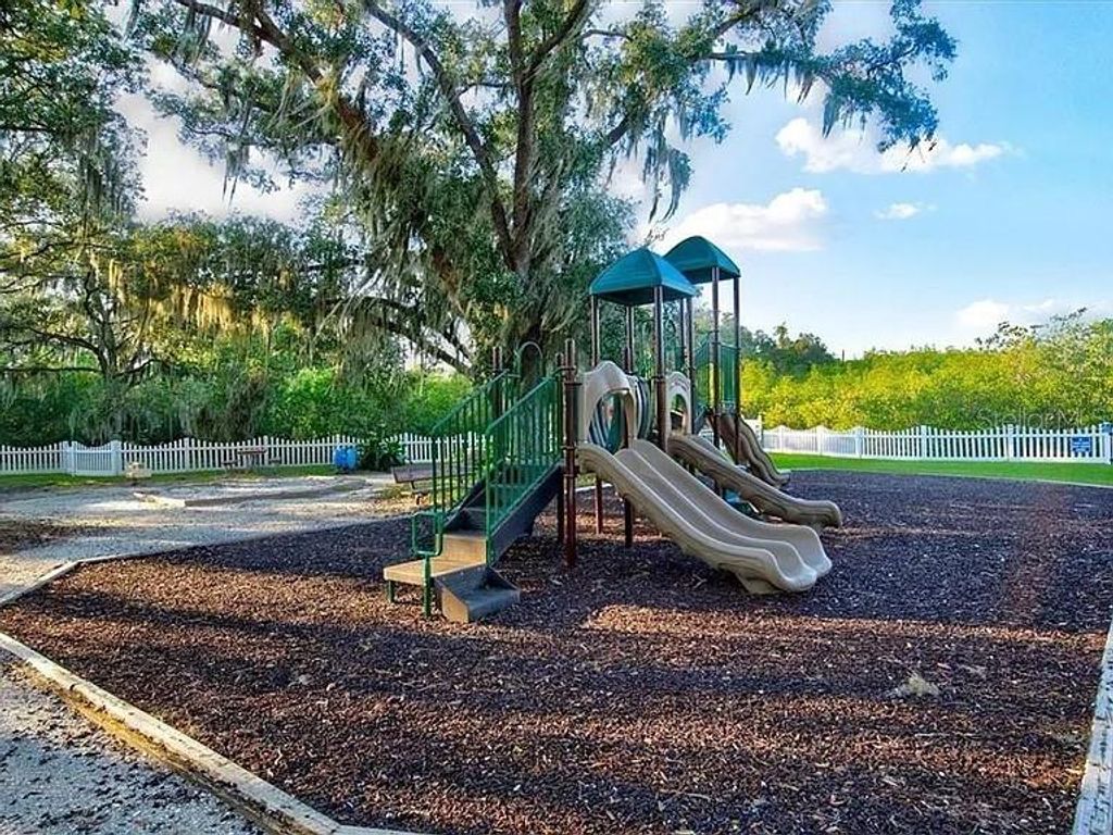Image 73 of property listing at 4623 4TH AVENUE E, Bradenton, FL 34208