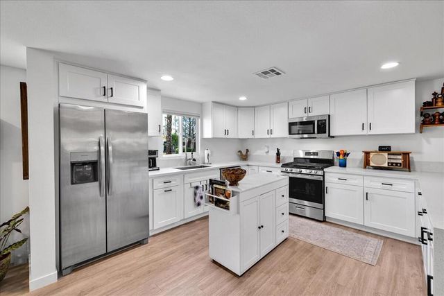 13 Coble Drive, Cathedral City, CA 92234
