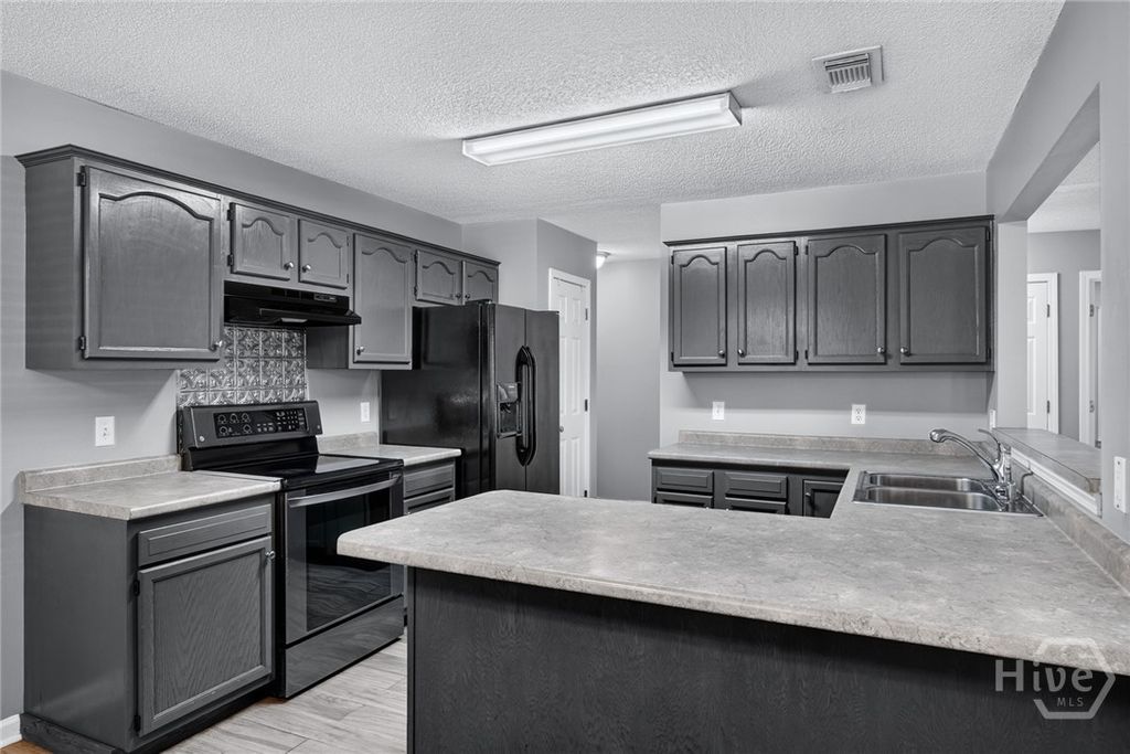Image 12 of property listing at 103 Crossing Circle, Rincon, GA 31326