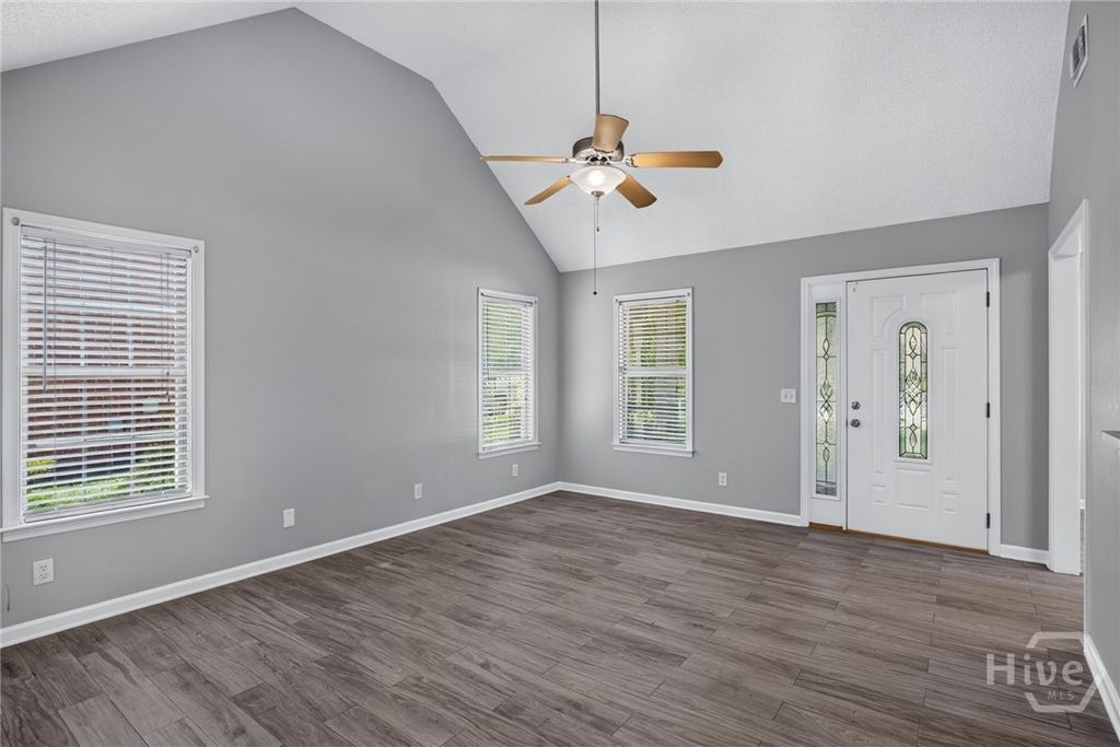 Image 8 of property listing at 103 Crossing Circle, Rincon, GA 31326