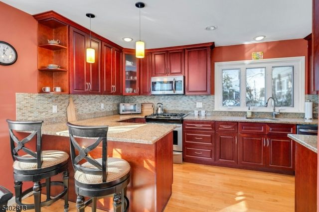 247 Hillside Ave, Chatham Boro, NJ 07928