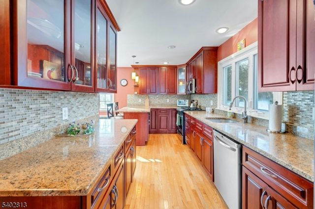 247 Hillside Ave, Chatham Boro, NJ 07928