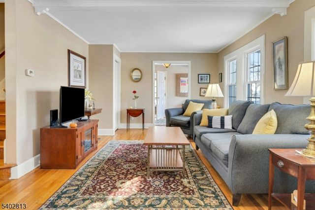 247 Hillside Ave, Chatham Boro, NJ 07928