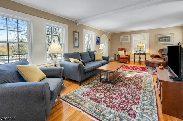 247 Hillside Ave, Chatham Boro, NJ 07928