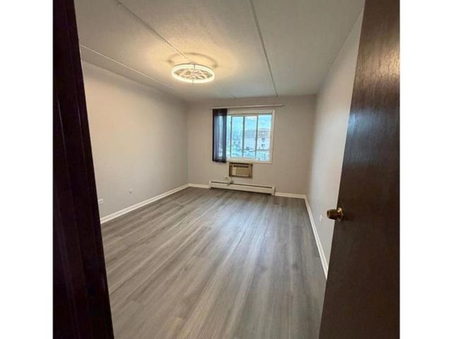 280 Shorewood Drive 1C, Glendale Heights, IL 60139