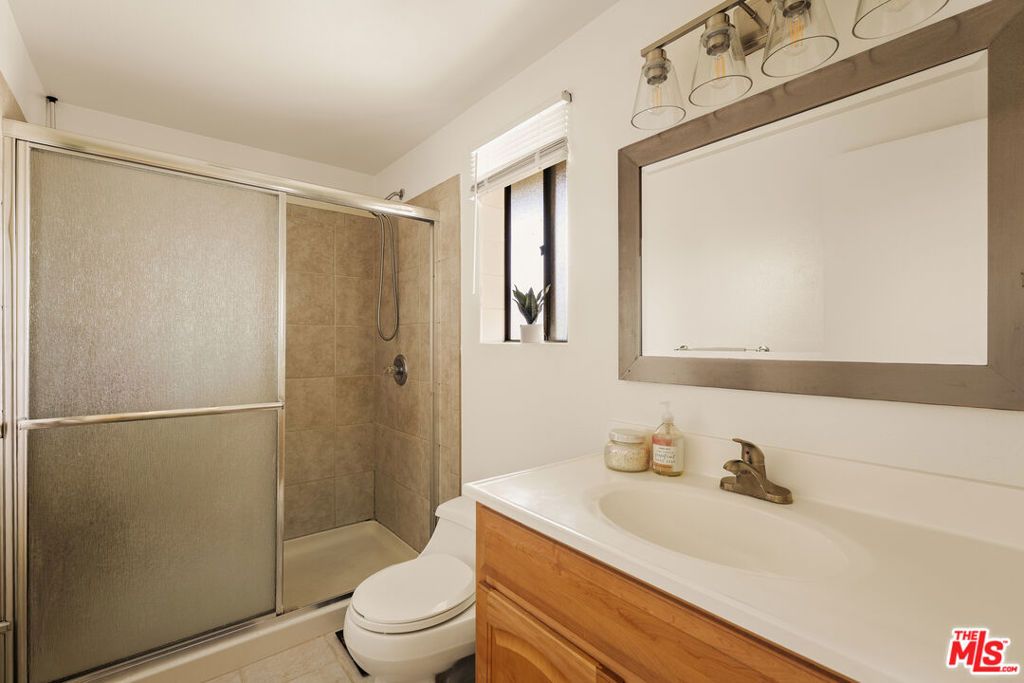 Image 13 of property listing at 1333 Park Plaza Drive, Long Beach, CA 90804
