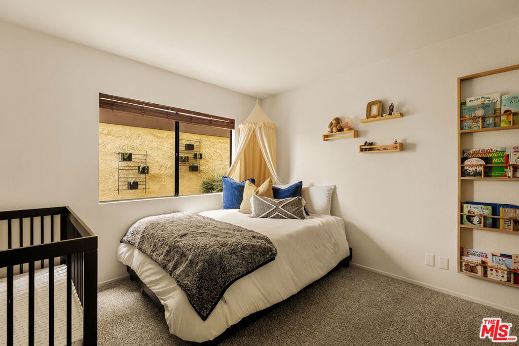 Image 14 of property listing at 1333 Park Plaza Drive, Long Beach, CA 90804