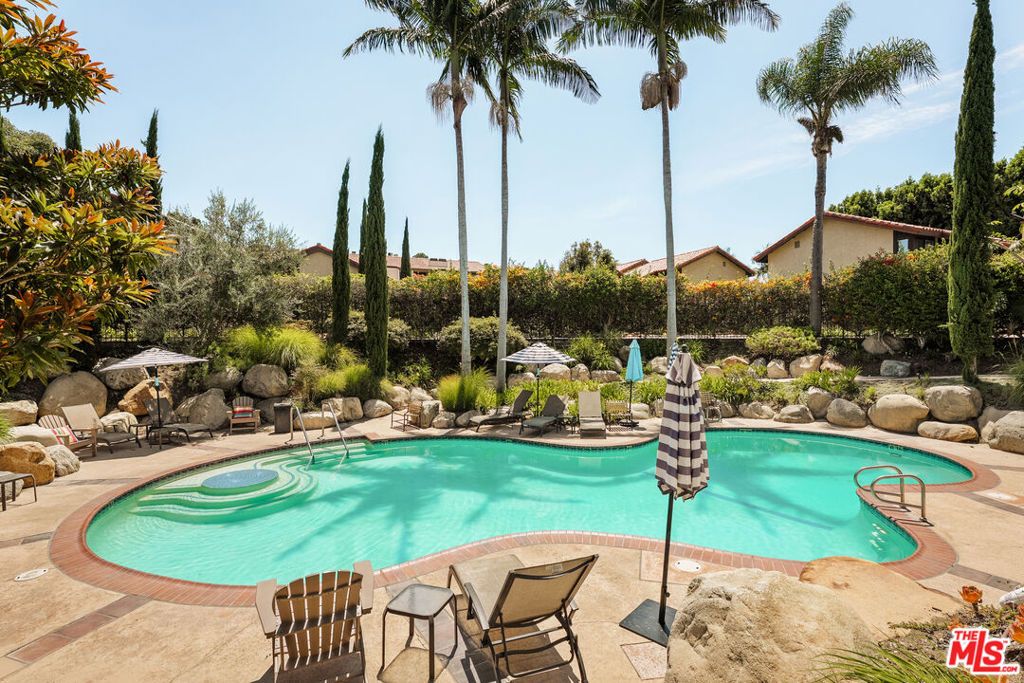 Image 18 of property listing at 1333 Park Plaza Drive, Long Beach, CA 90804