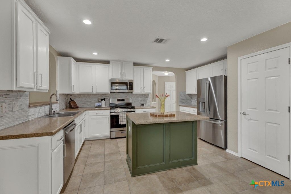 Image 10 of property listing at 716 Hollow Ridge, Schertz, TX 78108