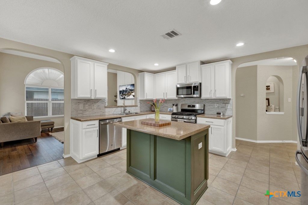 Image 11 of property listing at 716 Hollow Ridge, Schertz, TX 78108