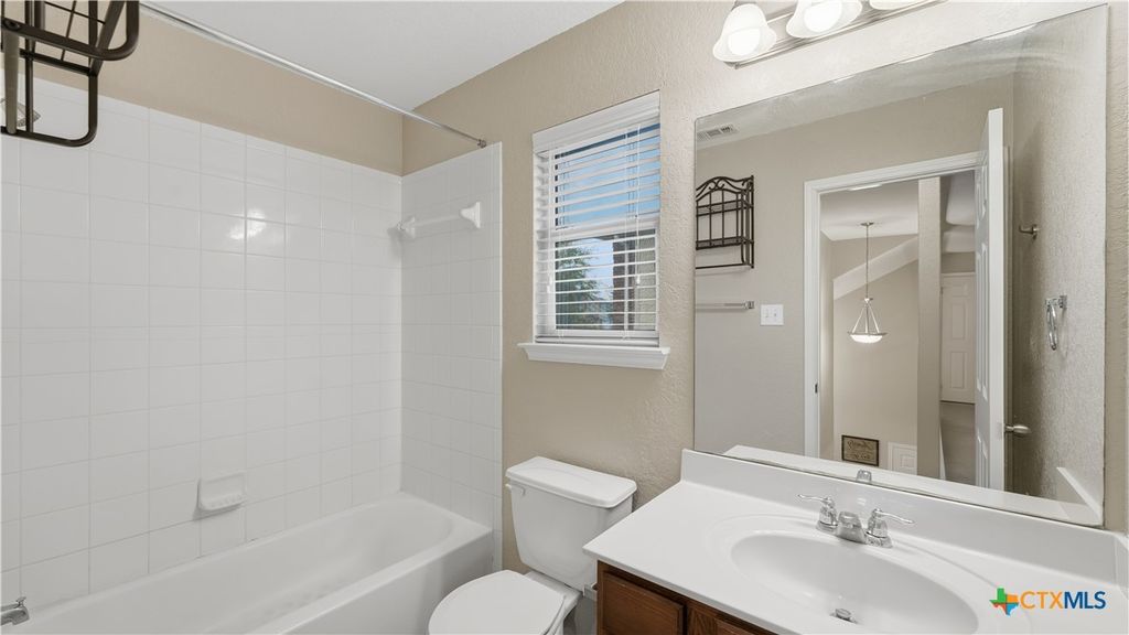 Image 21 of property listing at 716 Hollow Ridge, Schertz, TX 78108