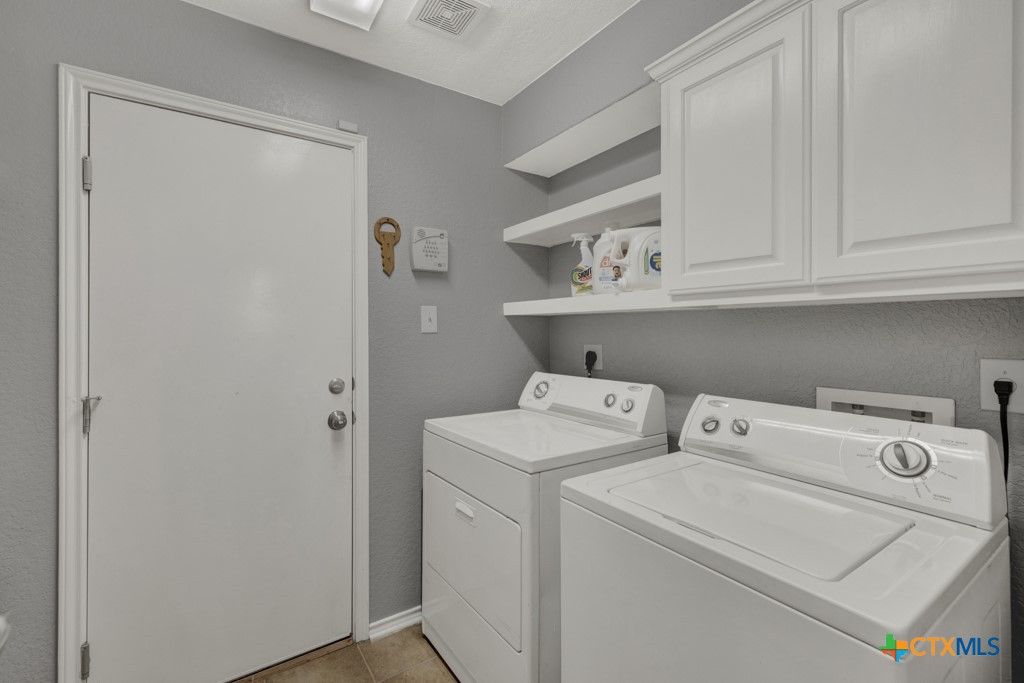 Image 24 of property listing at 716 Hollow Ridge, Schertz, TX 78108