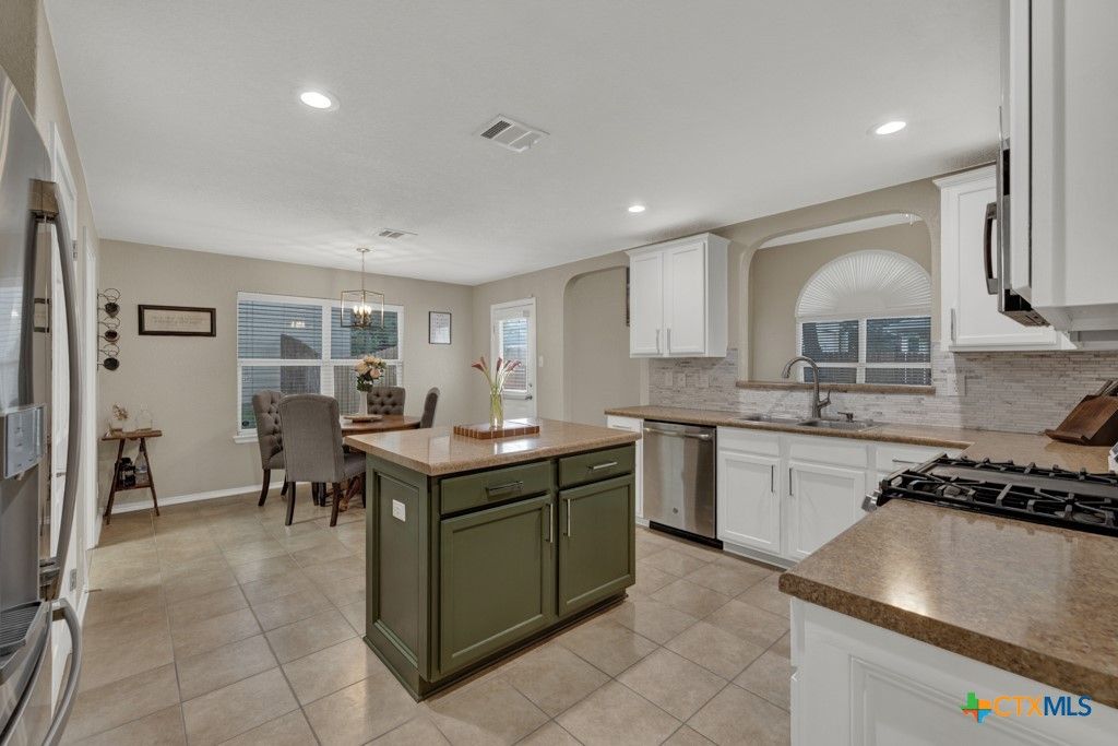 Image 9 of property listing at 716 Hollow Ridge, Schertz, TX 78108