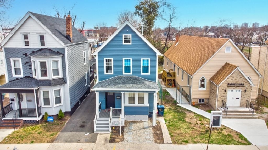 92 Steuben St, East Orange City, NJ 07018
