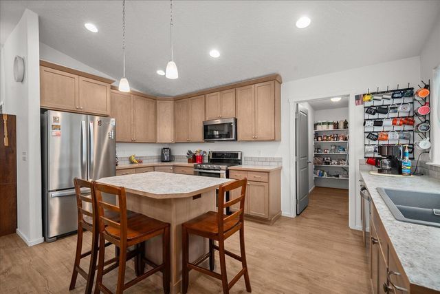 12836 W 2nd Ave, Airway Heights, WA 99001