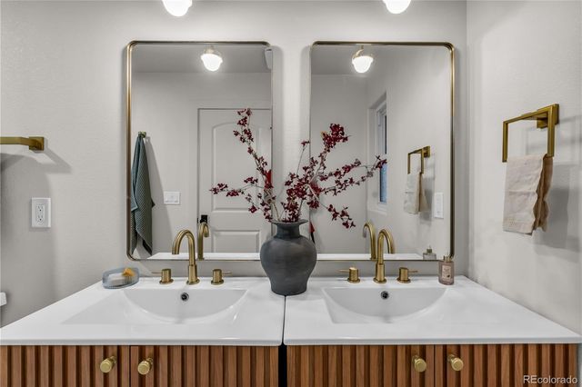 3091 S Holly Place, Denver, CO 80222