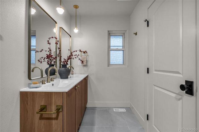 3091 S Holly Place, Denver, CO 80222