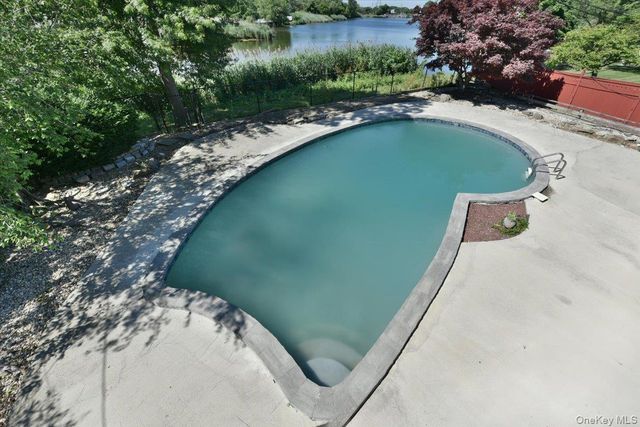 687 Golf Drive, North Woodmere, NY 11581