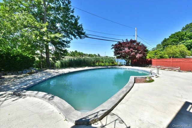 687 Golf Drive, North Woodmere, NY 11581