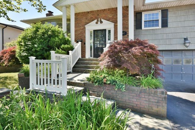 687 Golf Drive, North Woodmere, NY 11581