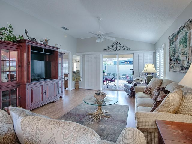 1129 SANTA CRUZ DRIVE, The Villages, FL 32162