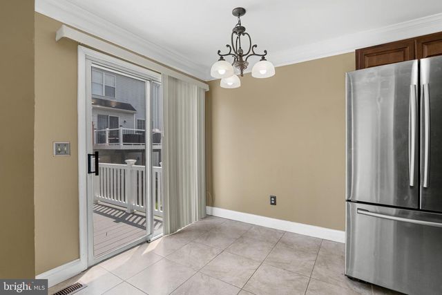 5 DENNY CIR, Newark, DE 19702