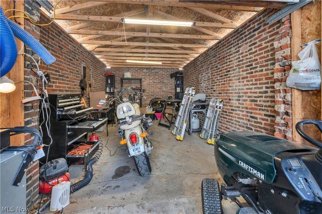 127 Roslyn Drive, Youngstown, OH 44505