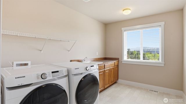 11935 SE 76th Street, Newcastle, WA 98056