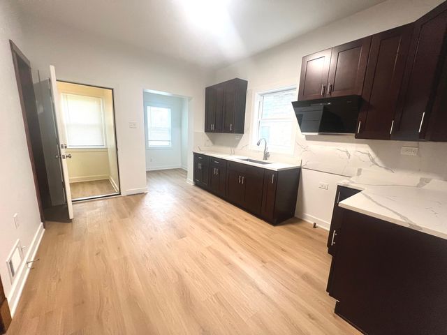 4317 S MAPLEWOOD Avenue, Chicago, IL 60632