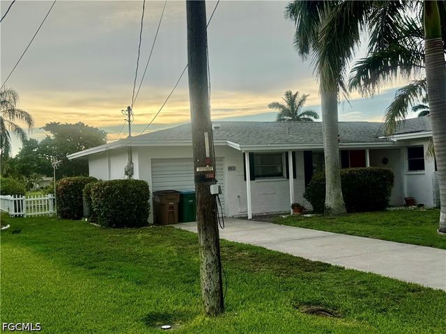 4914 SW 2nd PL, Cape Coral, FL 33914