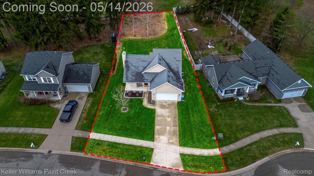 49 Melvin J Court, Oxford Village, MI 48371