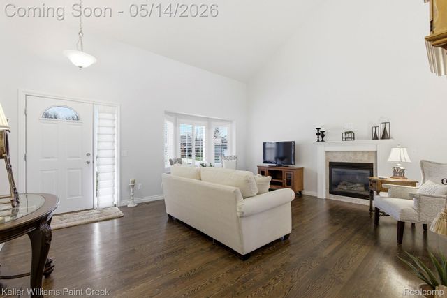 49 Melvin J Court, Oxford Village, MI 48371
