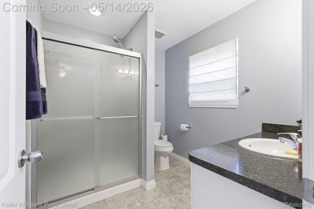 49 Melvin J Court, Oxford Village, MI 48371