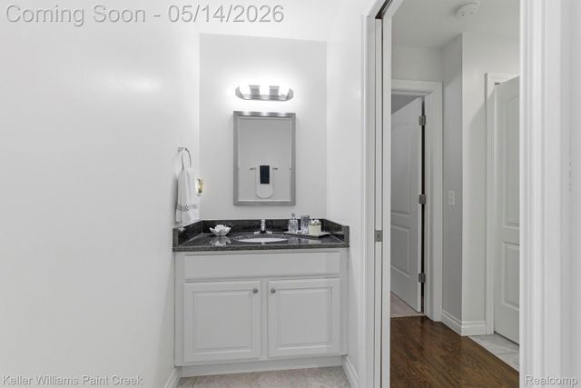 49 Melvin J Court, Oxford Village, MI 48371