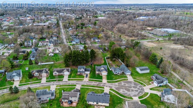 49 Melvin J Court, Oxford Village, MI 48371
