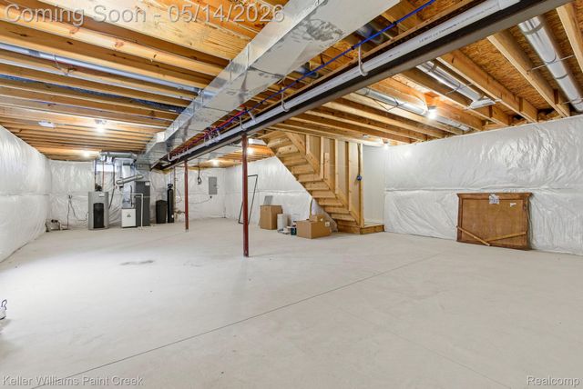 49 Melvin J Court, Oxford Village, MI 48371