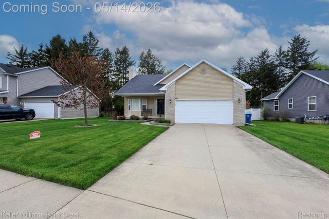 49 Melvin J Court, Oxford Village, MI 48371