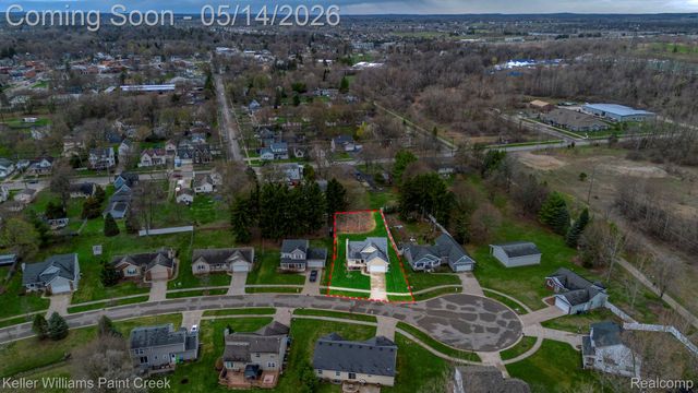 49 Melvin J Court, Oxford Village, MI 48371