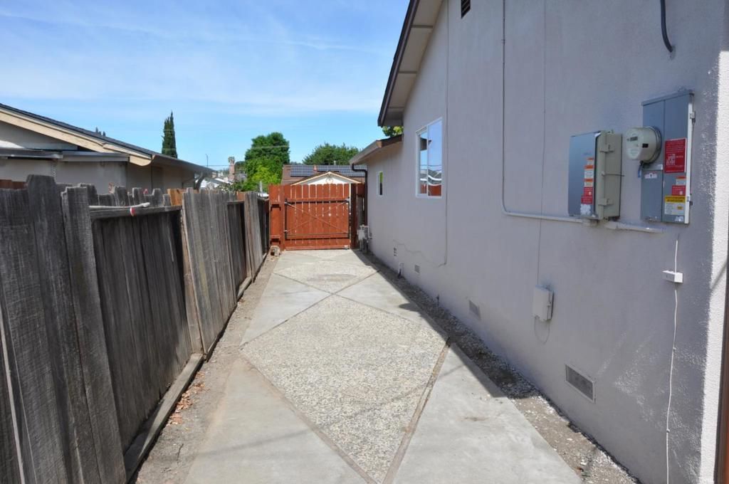 Image 14 of property listing at 3248 Rocky Mountain Drive, San Jose, CA 95127