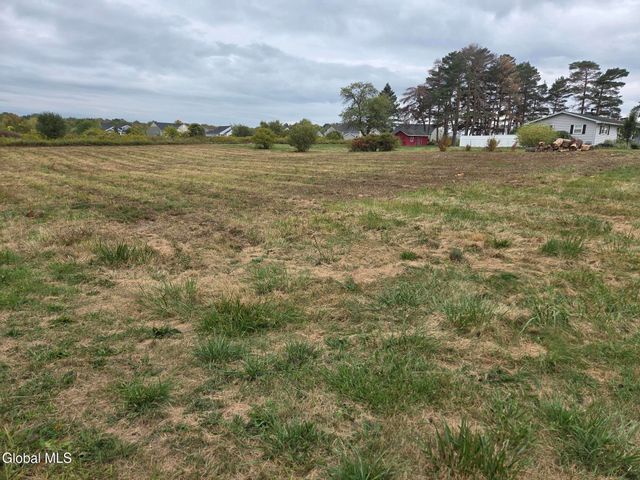 80 McBride Road, Halfmoon, NY 12065