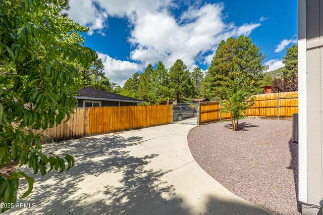 1535 E APPALACHIAN Road, Flagstaff, AZ 86004