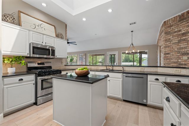 6104 Colina LN, Austin, TX 78759