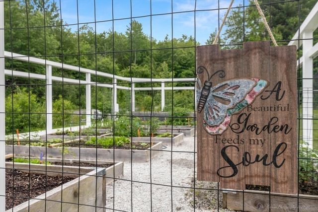 64 Pine Tree Dr 64, Methuen, MA 01844