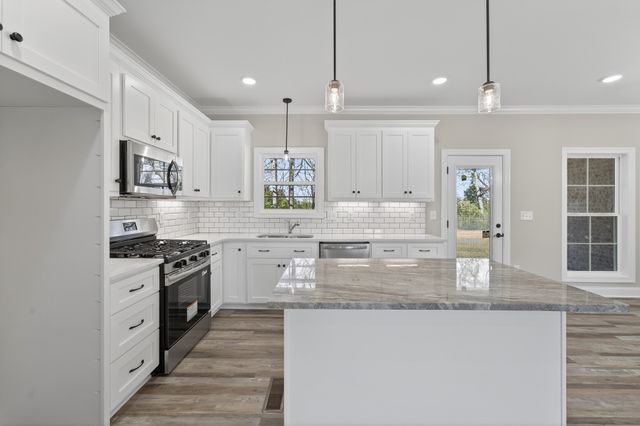 702 Meadow Rd, Mount Pleasant, TN 38474