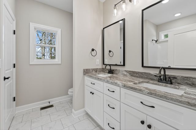 702 Meadow Rd, Mount Pleasant, TN 38474