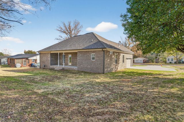 702 Meadow Rd, Mount Pleasant, TN 38474