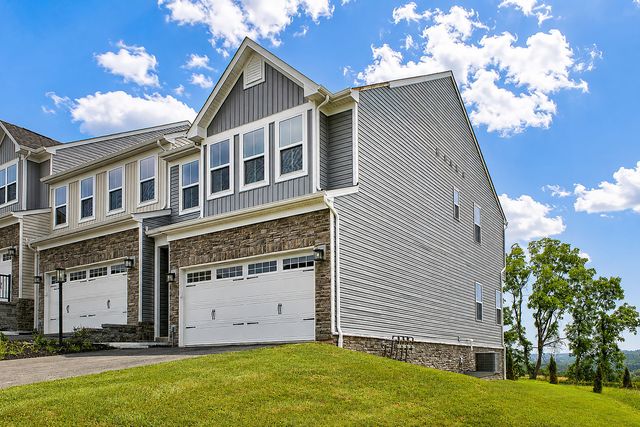 5002 Wellington Ct, Penn Twp, PA 15644